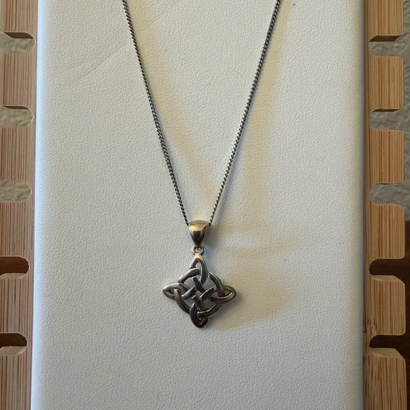 Sterling Silver Celtic Knot Pendant Necklace, 925 Sterling Chain & Pendant, EUC - Picture 4 of 8